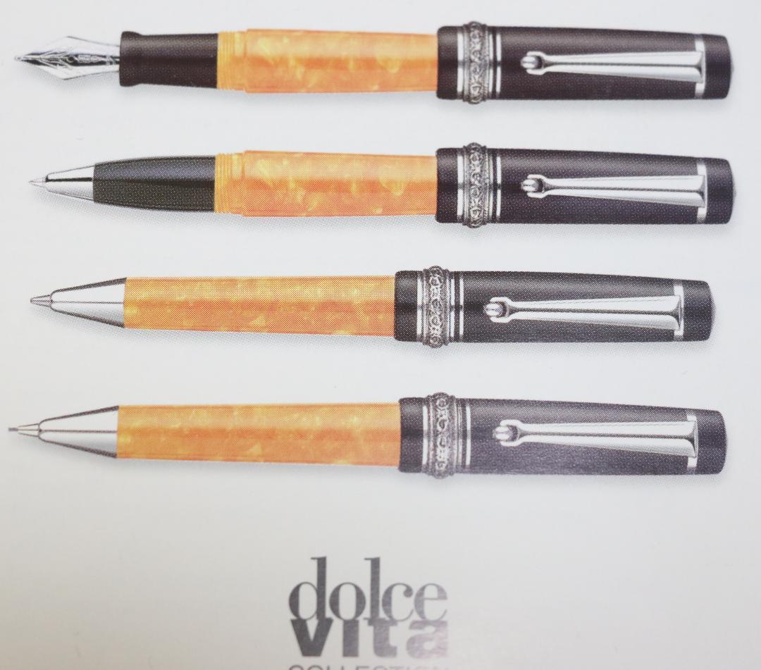 超貴重　デルタ（DELTA）ドルチェヴィータ　MIDサイズ万年筆　中古品