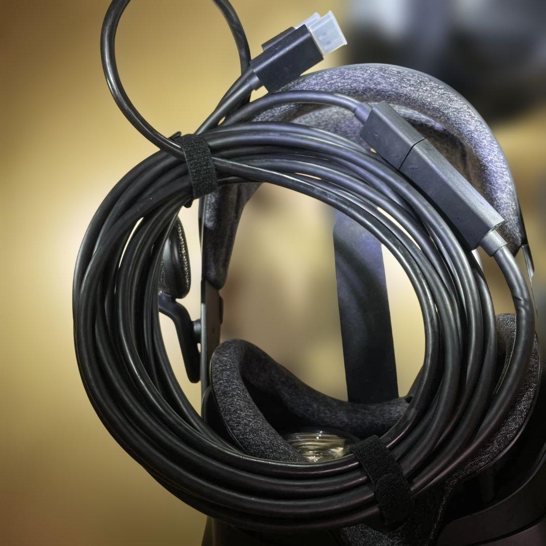 未使用に近い　VALVE INDEX VRヘッドセットと付属ケーブル