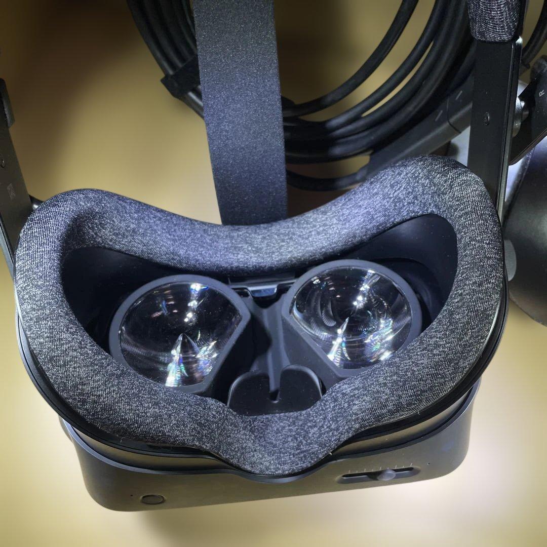 未使用に近い　VALVE INDEX VRヘッドセットと付属ケーブル