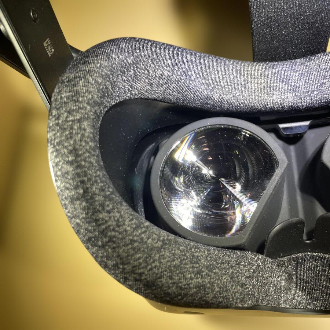 未使用に近い　VALVE INDEX VRヘッドセットと付属ケーブル