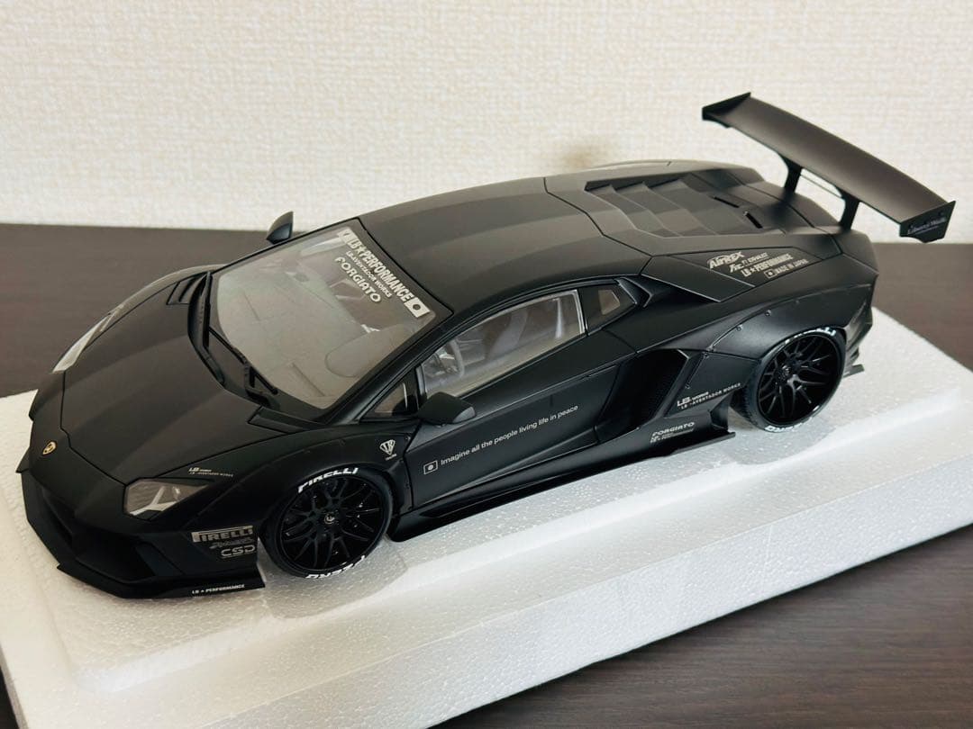 ランボルギーニ アヴェンタドールLBマットブラック