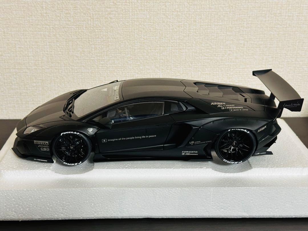 ランボルギーニ アヴェンタドールLBマットブラック