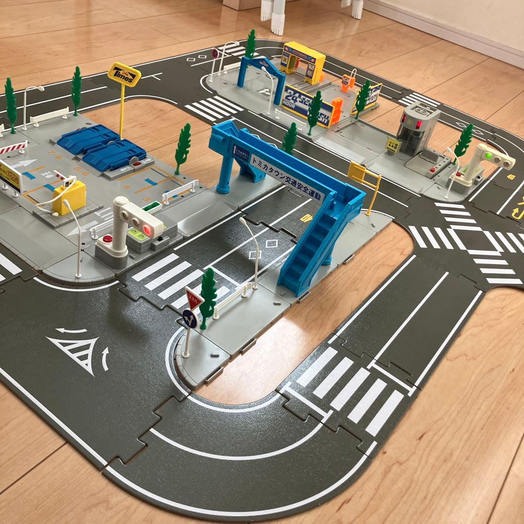 トミカタウン 洗車場 交番 駐車場 信号機×2 歩道橋 つながる道路