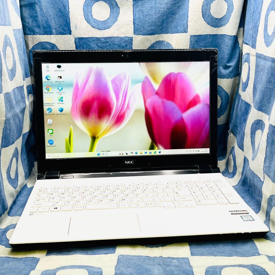 綺麗ブルーレイ！快適SSD☆爽やか白ノートパソコン♪カメラ付！Windows11