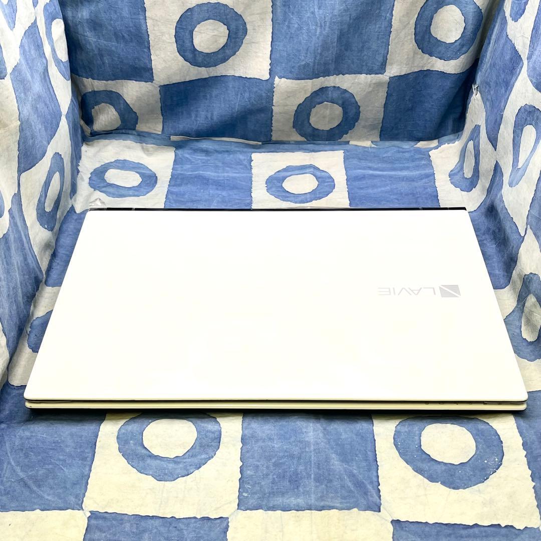 綺麗ブルーレイ！快適SSD☆爽やか白ノートパソコン♪カメラ付！Windows11