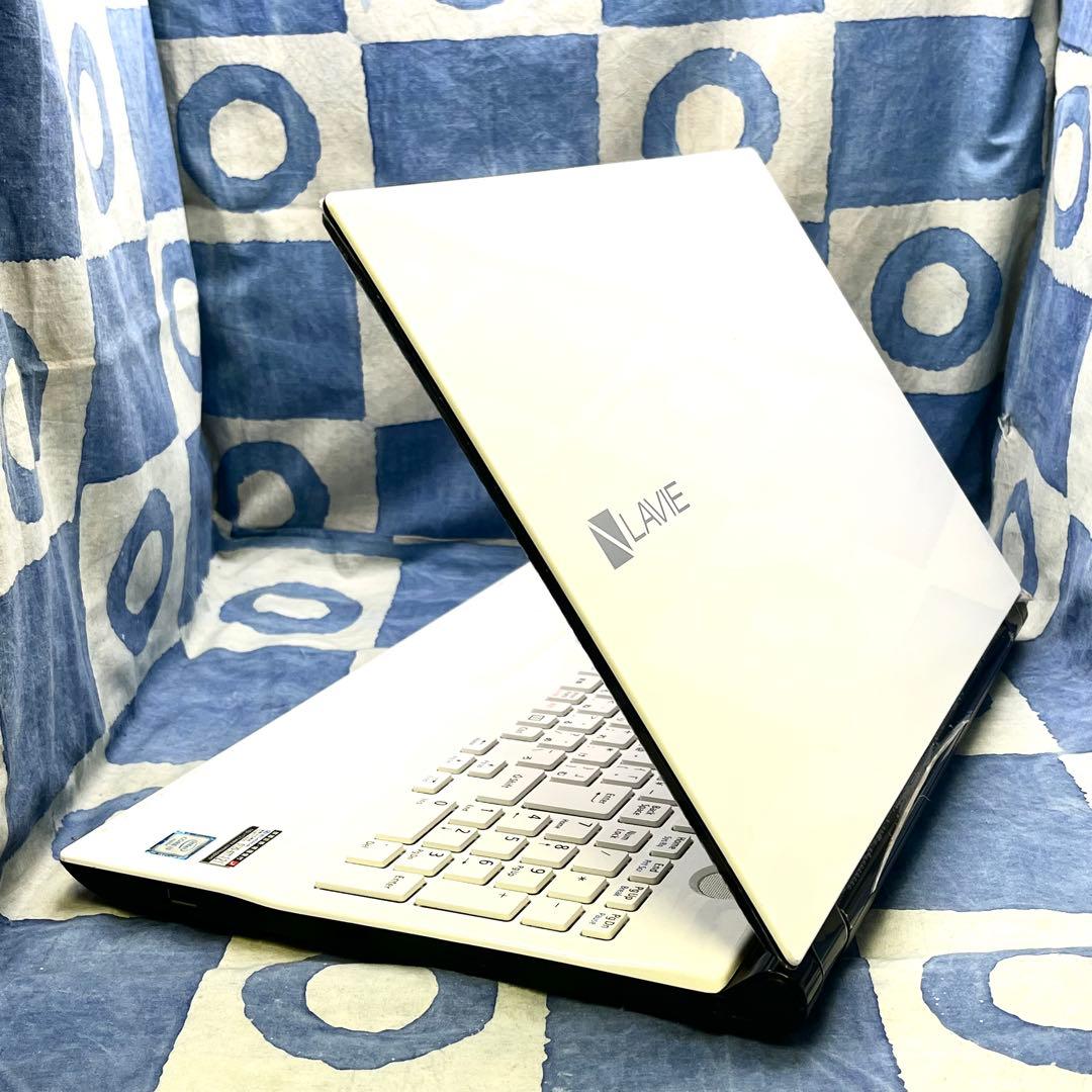 綺麗ブルーレイ！快適SSD☆爽やか白ノートパソコン♪カメラ付！Windows11