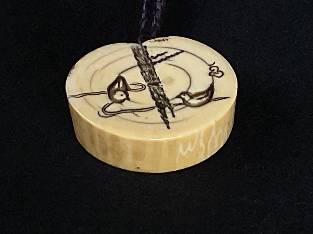 根付　提げ物　水鳥の図　トンボ玉緒締　饅頭根付