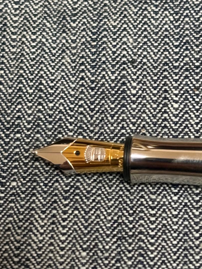 グラフ フォン ファーバーカステル クラシックコレクション ペルナンブコ Mニブ