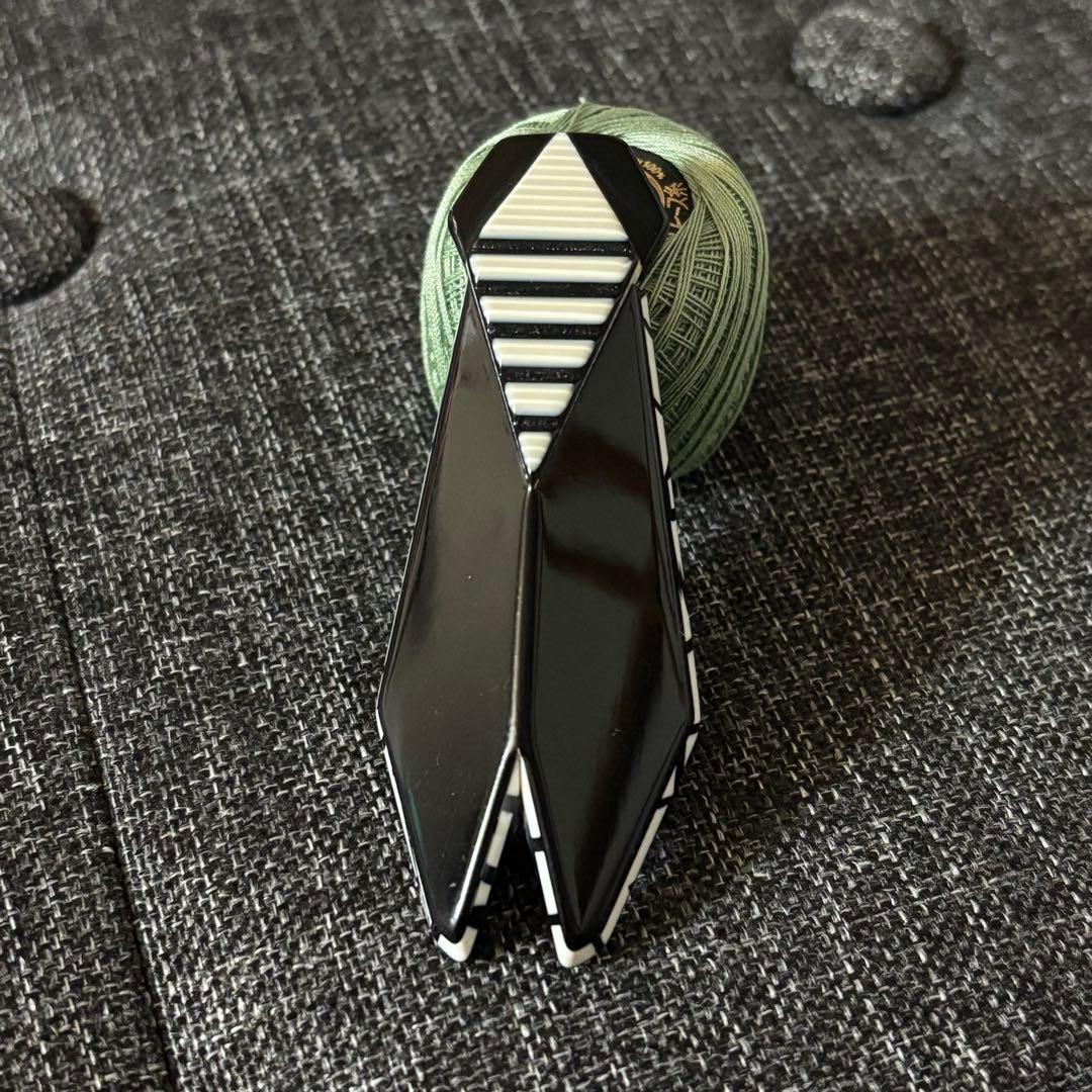 リアスタン　セミブローチ