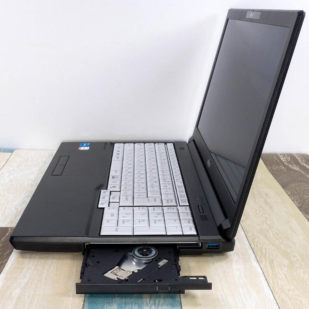 未使用に近いレベルの極美品✨第１２世代コアｉ５に超高速大容量新品ＳＳＤ１ＴＢ搭載