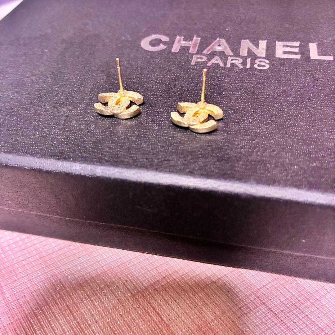 CHANEL【正規品】ゴールドピアス