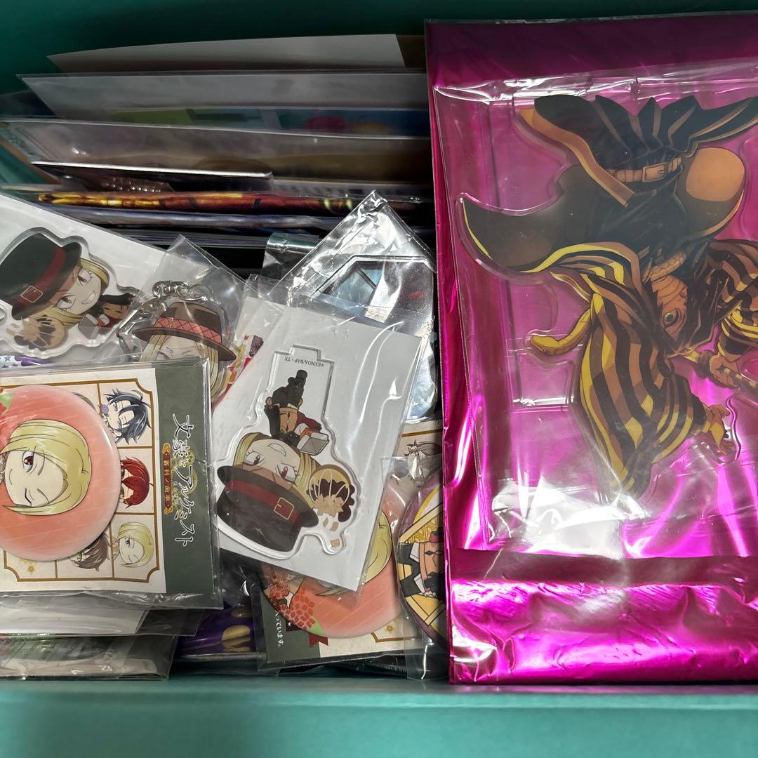 ジャンルごちゃまぜ　まとめ売り　約500点ほど　缶バッジ　鬼滅　うたプリ