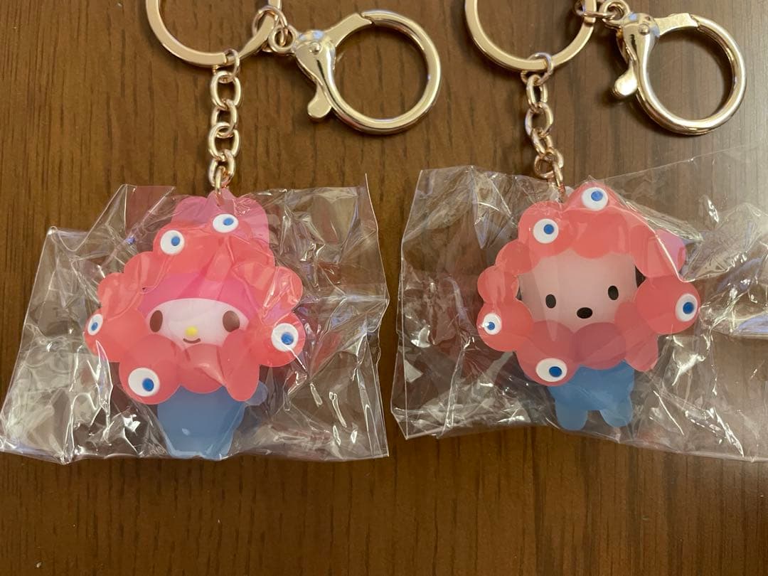 【未開封品】万博 ミャクミャク サンリオ なりきり キーホルダー クリアカラー