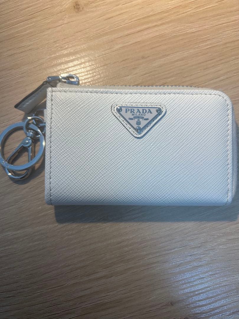 PRADA 美品　ホワイトレザー ケース