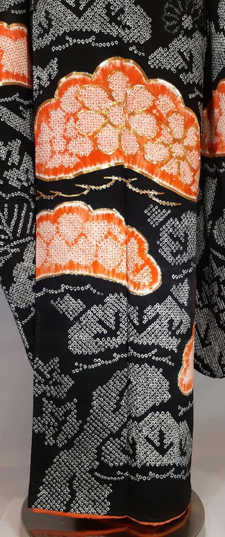 【総絞り振袖】人気の黒 格式高い黒の総絞り金駒刺繍 黒地梅刺繍 袋帯フルセット