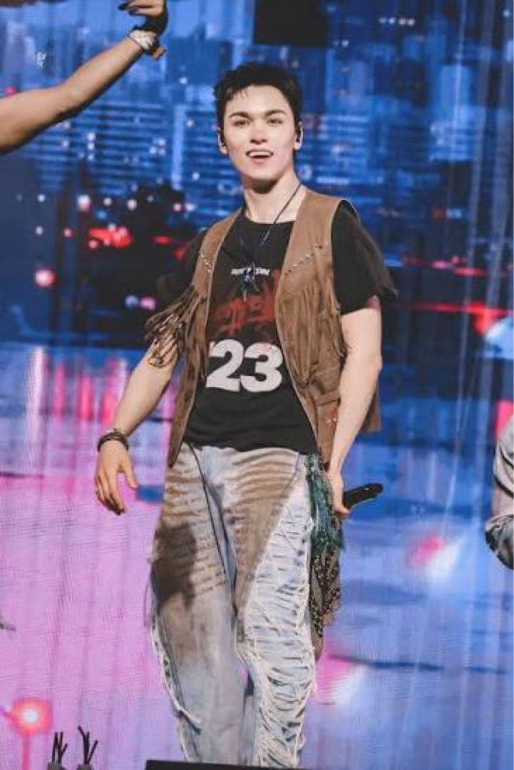 RRR123 rivingtonroirebis seventeen着用