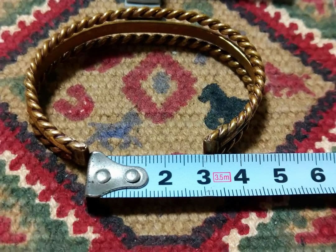 エリッカニコラスビゲイ　真鍮ツイストデザインバングル