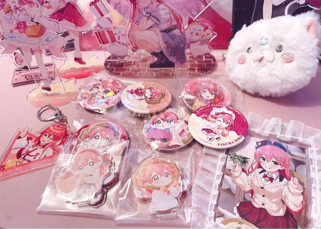 さくらみこ　アクスタ　缶バッジ　タペストリー等　18点 まとめ売り