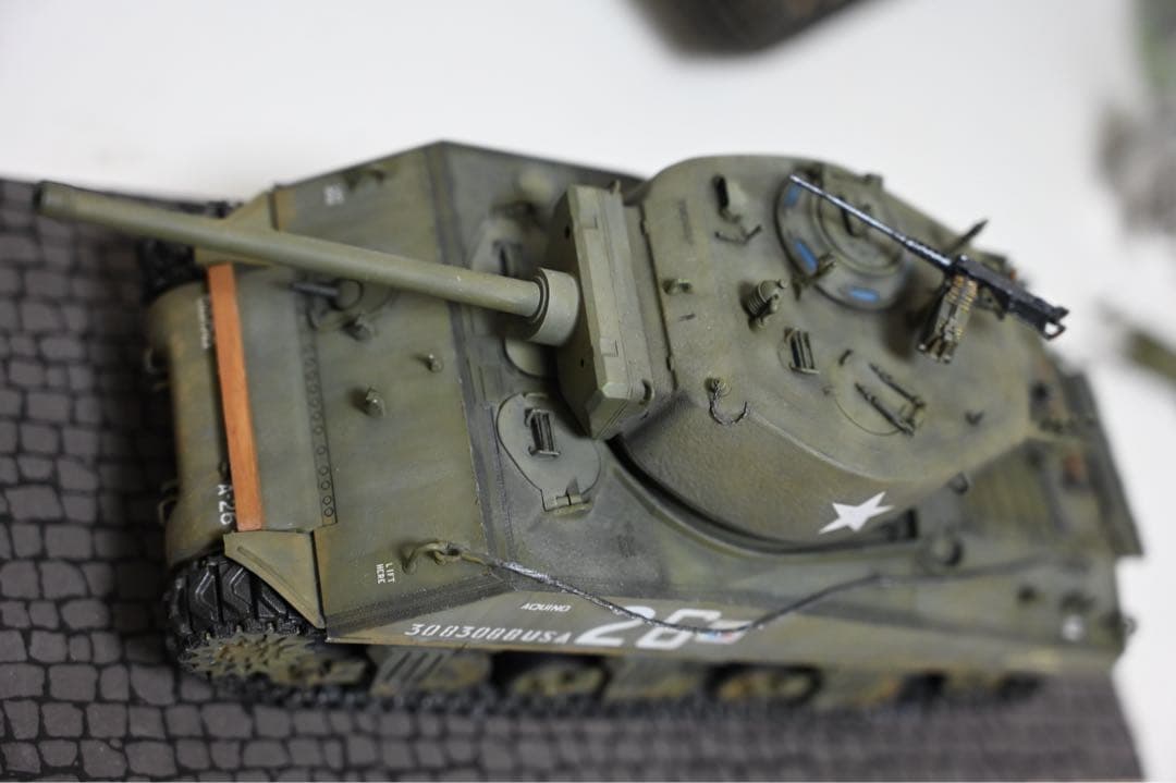 1/35 M4A3E2戦車＋フィギュア2体　セット