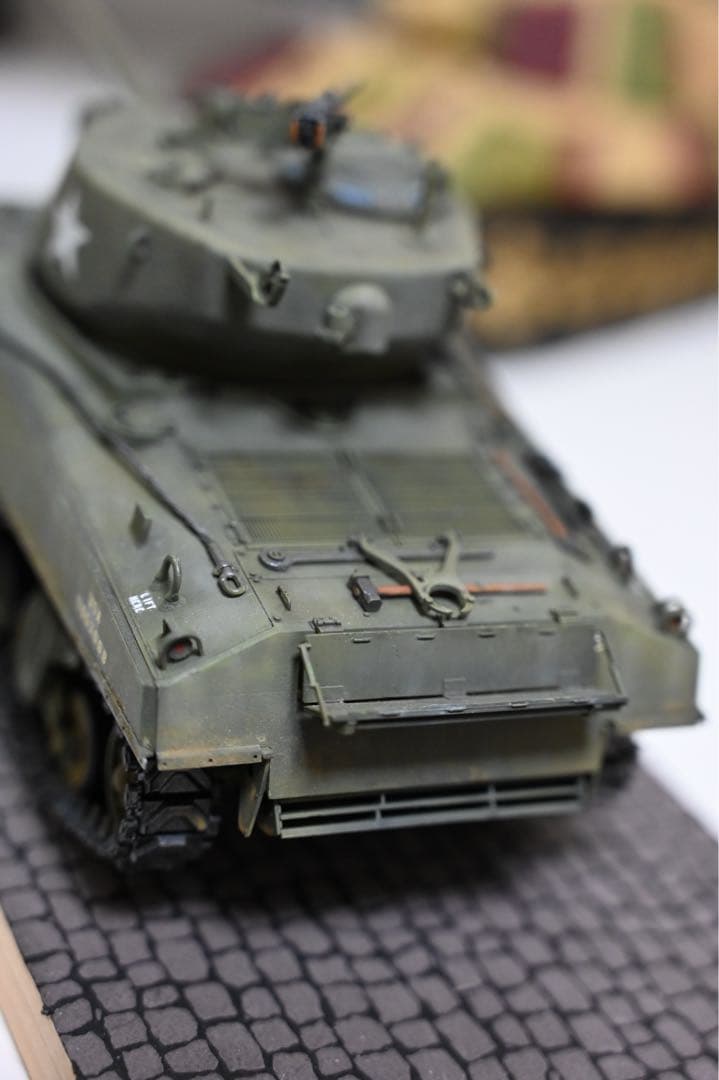 1/35 M4A3E2戦車＋フィギュア2体　セット