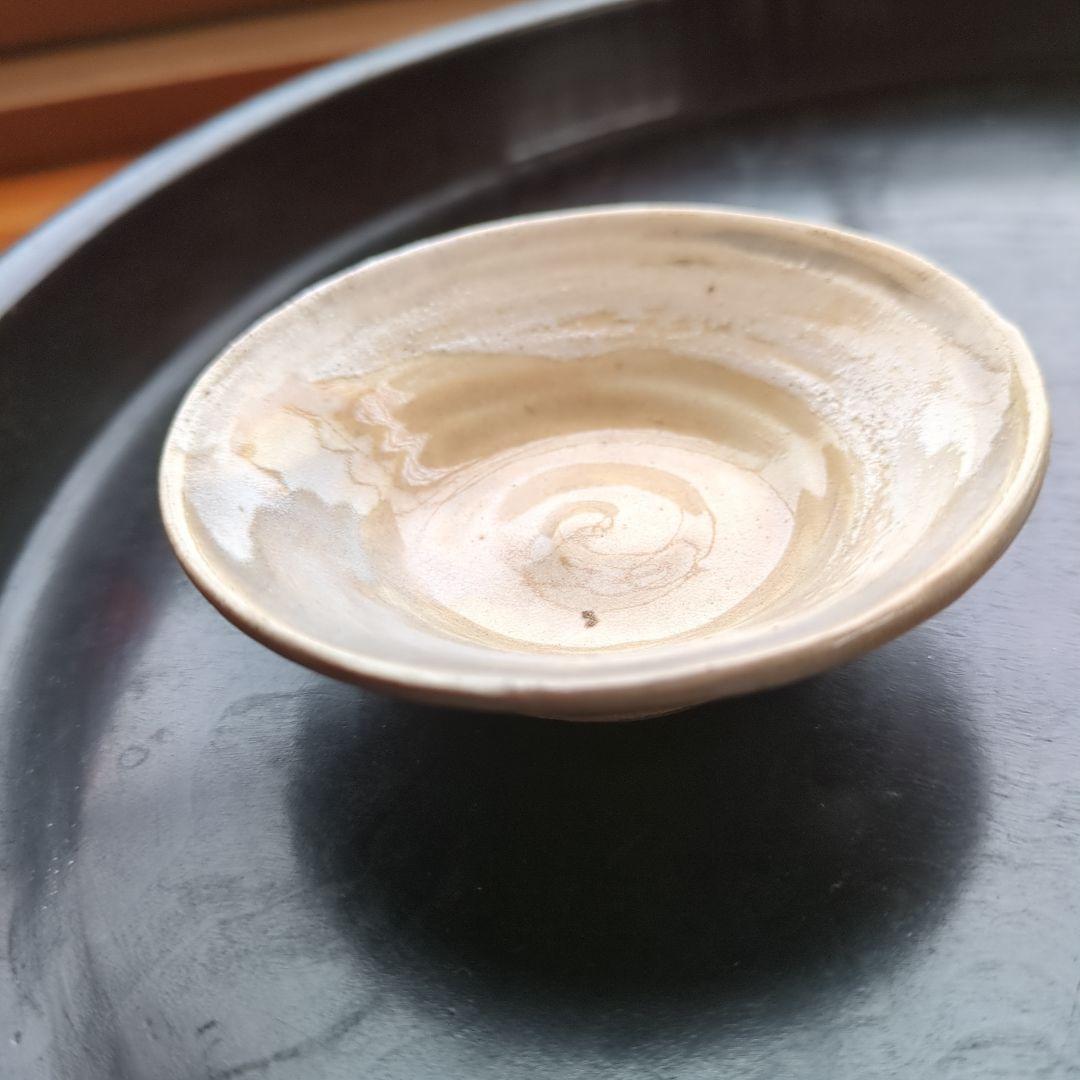 クリーム色の陶器皿 木箱付き　萩焼　酒器　骨董品