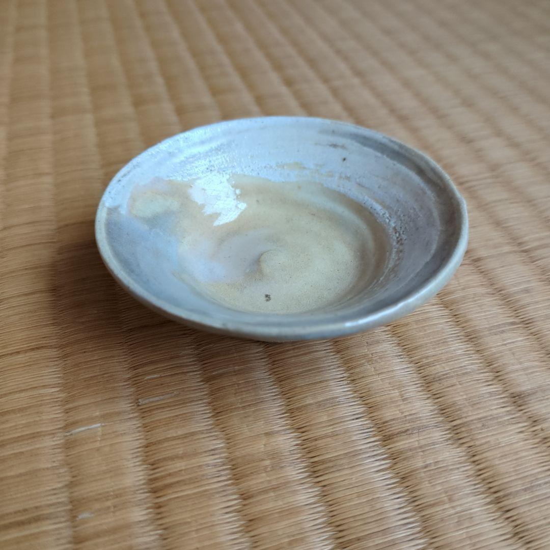 クリーム色の陶器皿 木箱付き　萩焼　酒器　骨董品