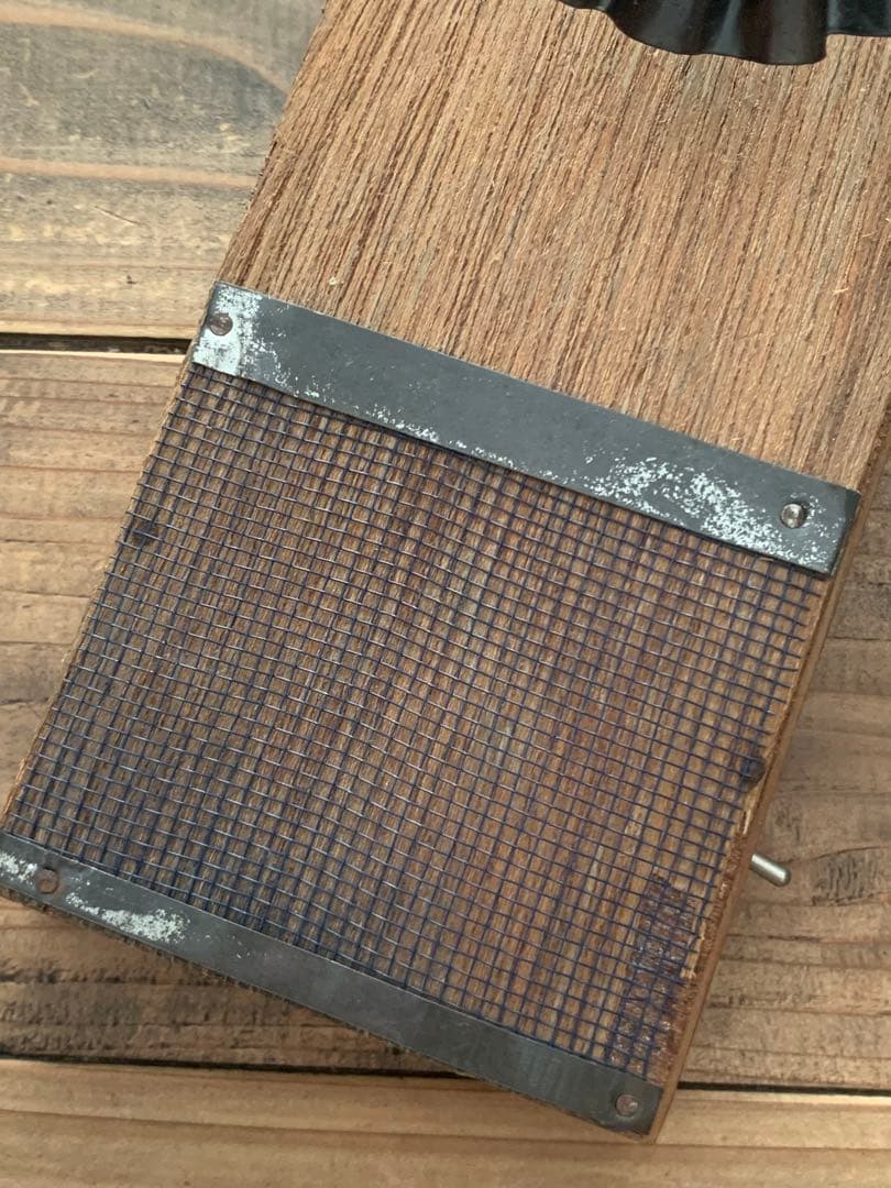 Ｅ・古道具 アンティーク雑貨 古材とミニモールドのランプ