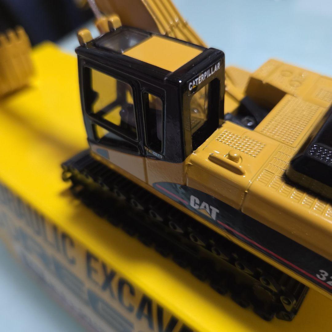 CAT 325D 油圧ショベル 1/50 スケール