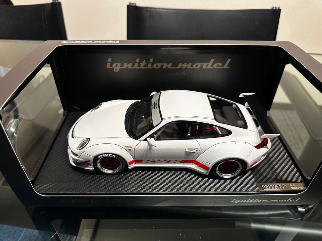 RWB997 イグニション1/18 白/赤ライン