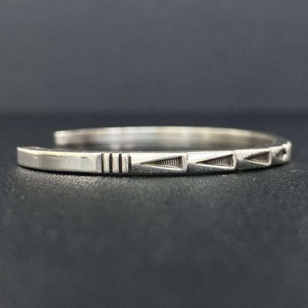 NAVAJO Jennifer Curtis シルバー スタンプワーク バングル