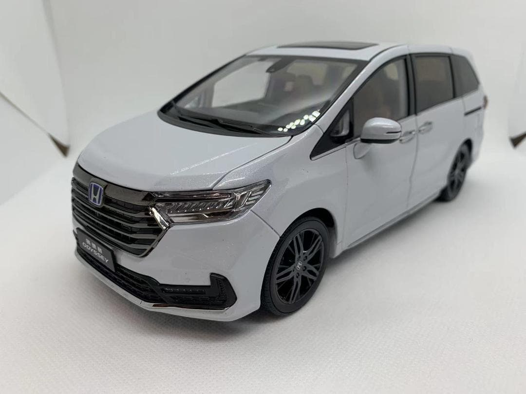 302-001 1/18 ホンダ オデッセイ 2022 ホワイト