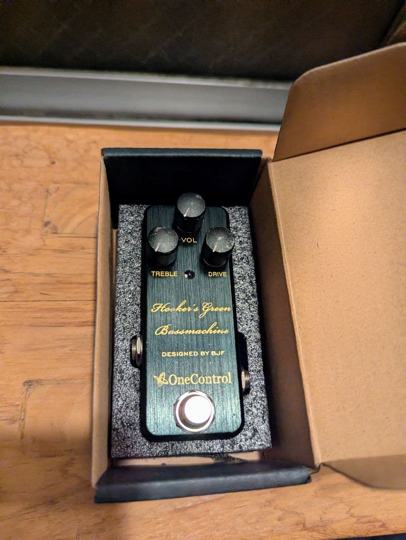 ベース One Control Hooker's Green Bass Machine