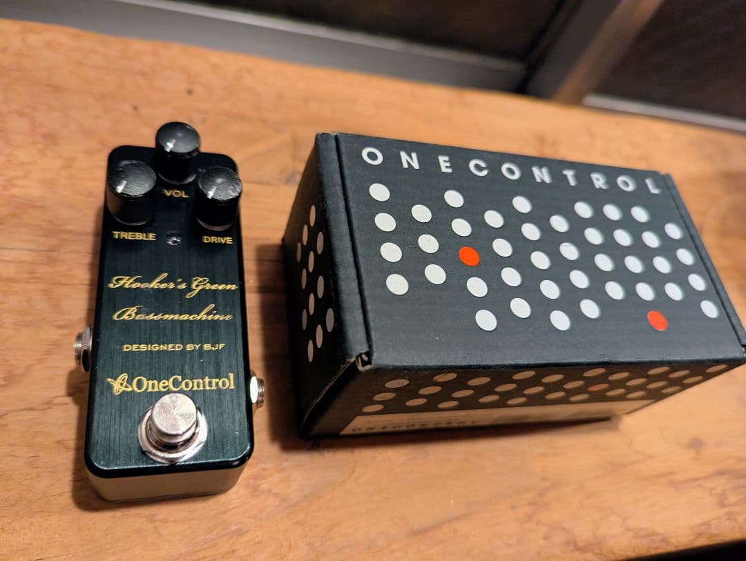 ベース One Control Hooker's Green Bass Machine