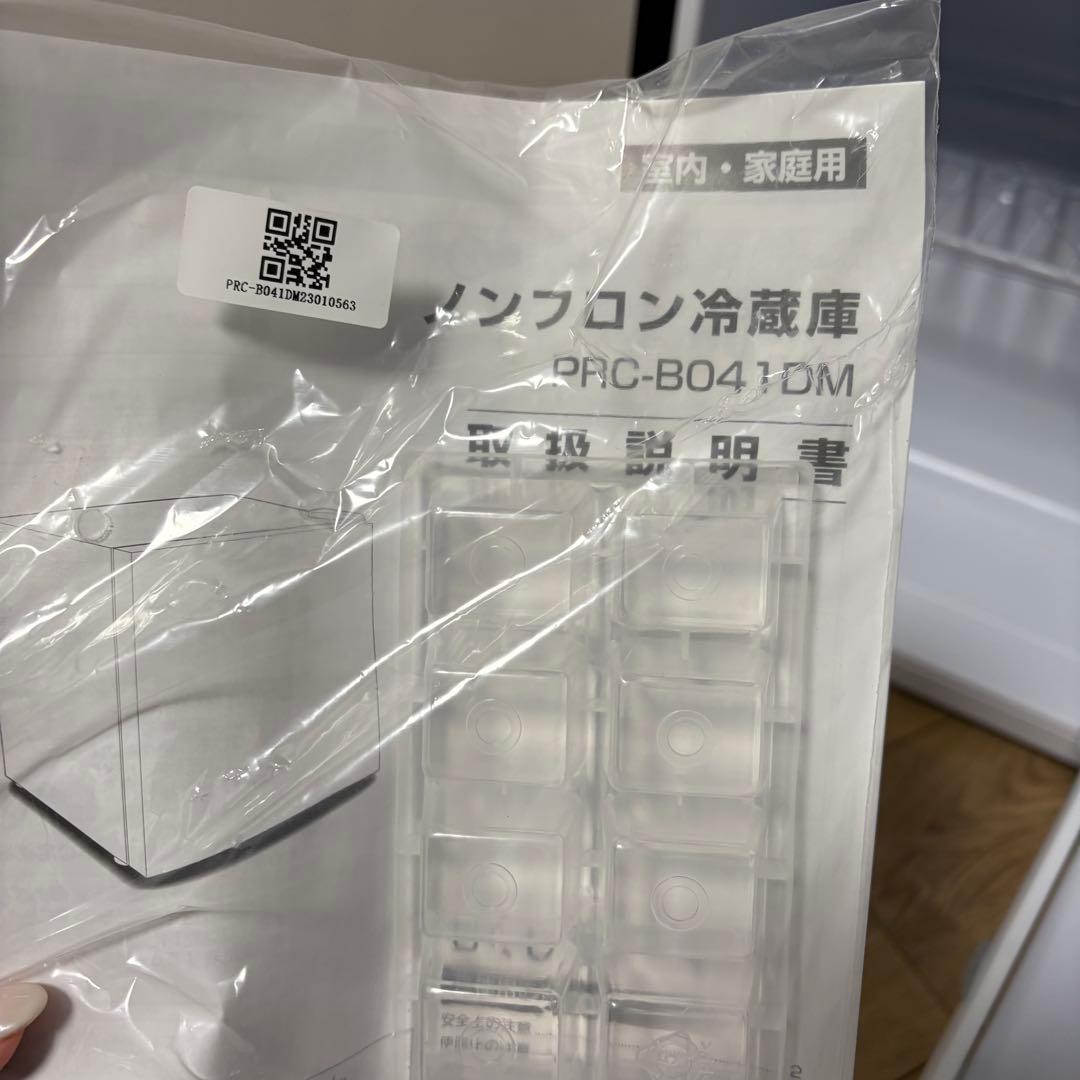 未使用品 アイリスプラザ 鏡面 冷蔵庫 ミニ ブラック 42L 黒