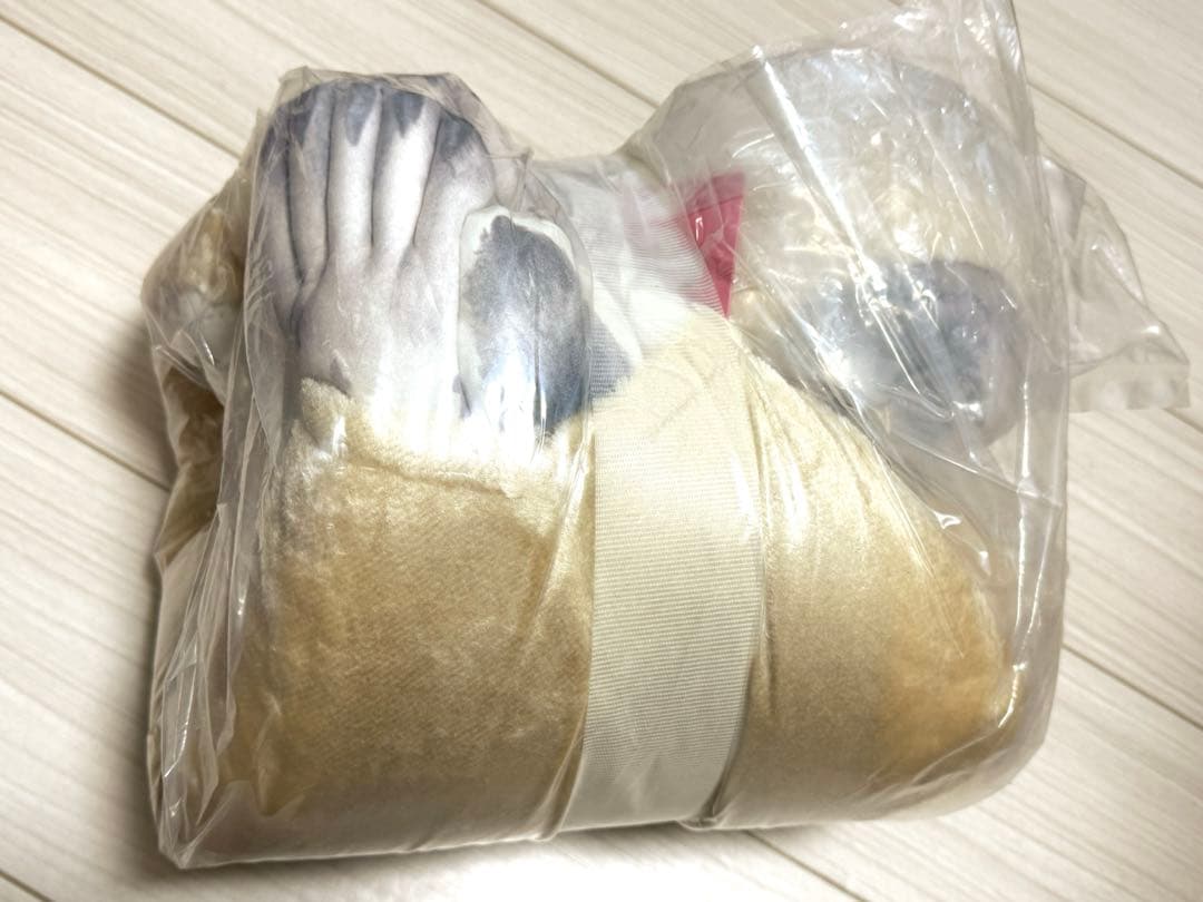 【新品未使用】アザラシのもちもちちゃん 換毛期 エビフライクッション