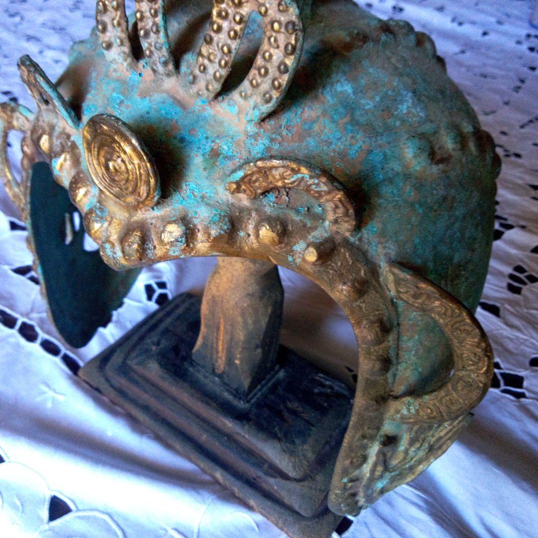 骨董品装飾的な青銅色兜