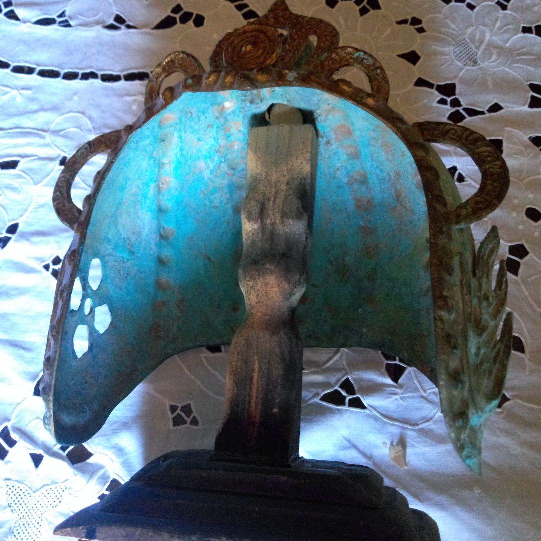 骨董品装飾的な青銅色兜