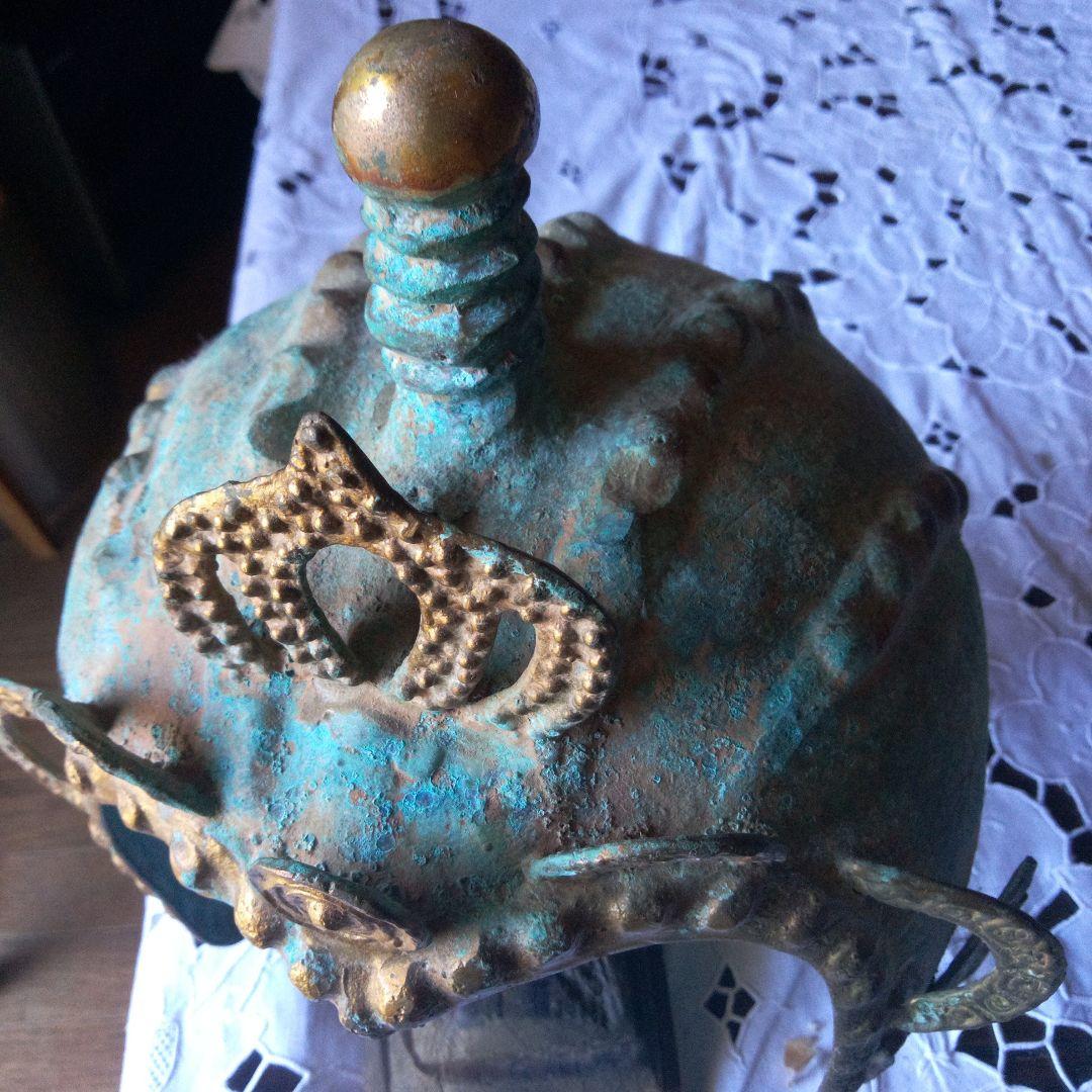 骨董品装飾的な青銅色兜