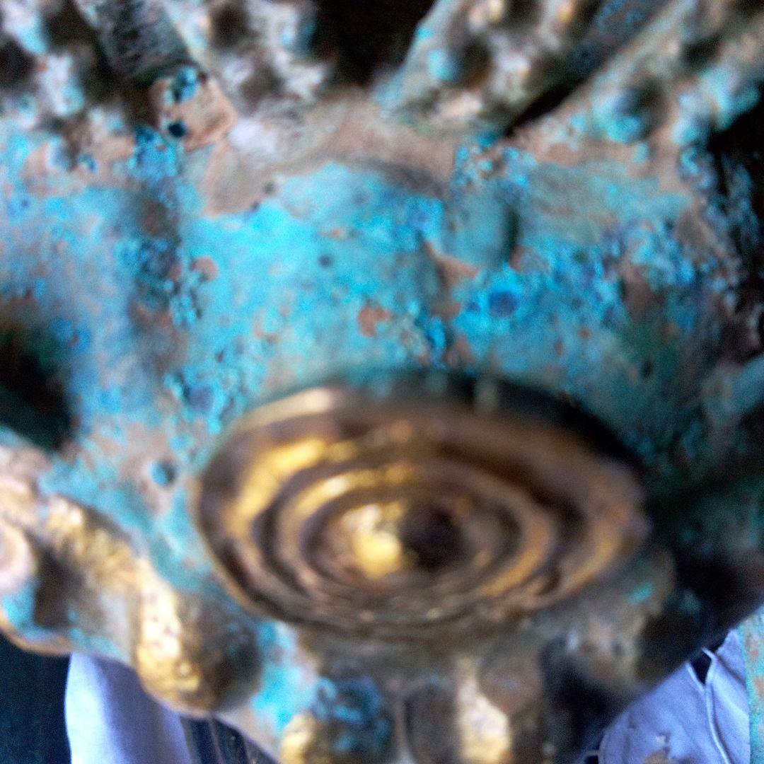 骨董品装飾的な青銅色兜