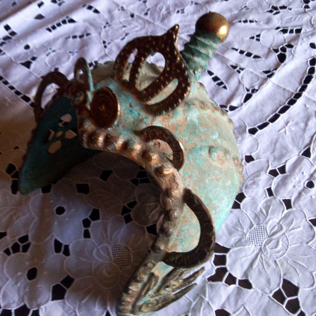 骨董品装飾的な青銅色兜