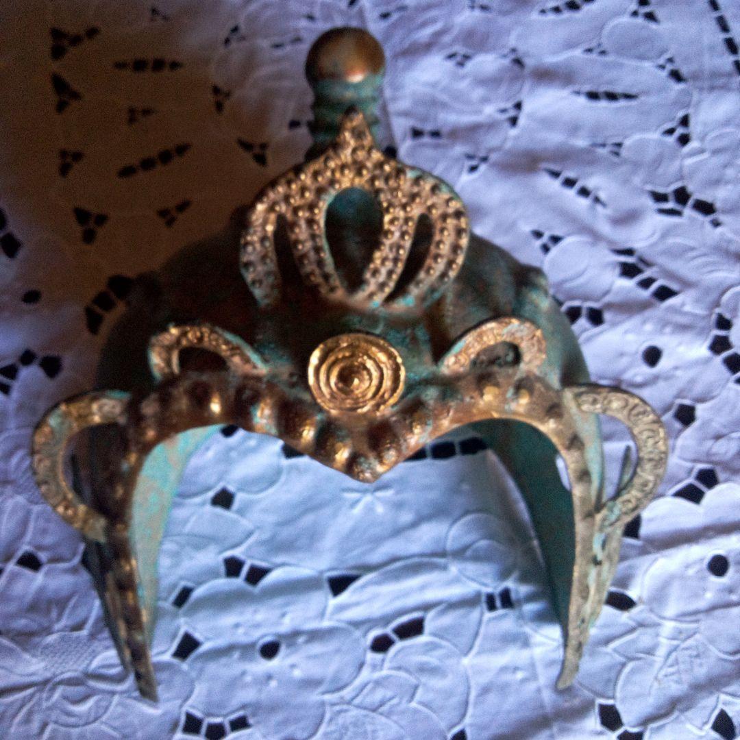 骨董品装飾的な青銅色兜