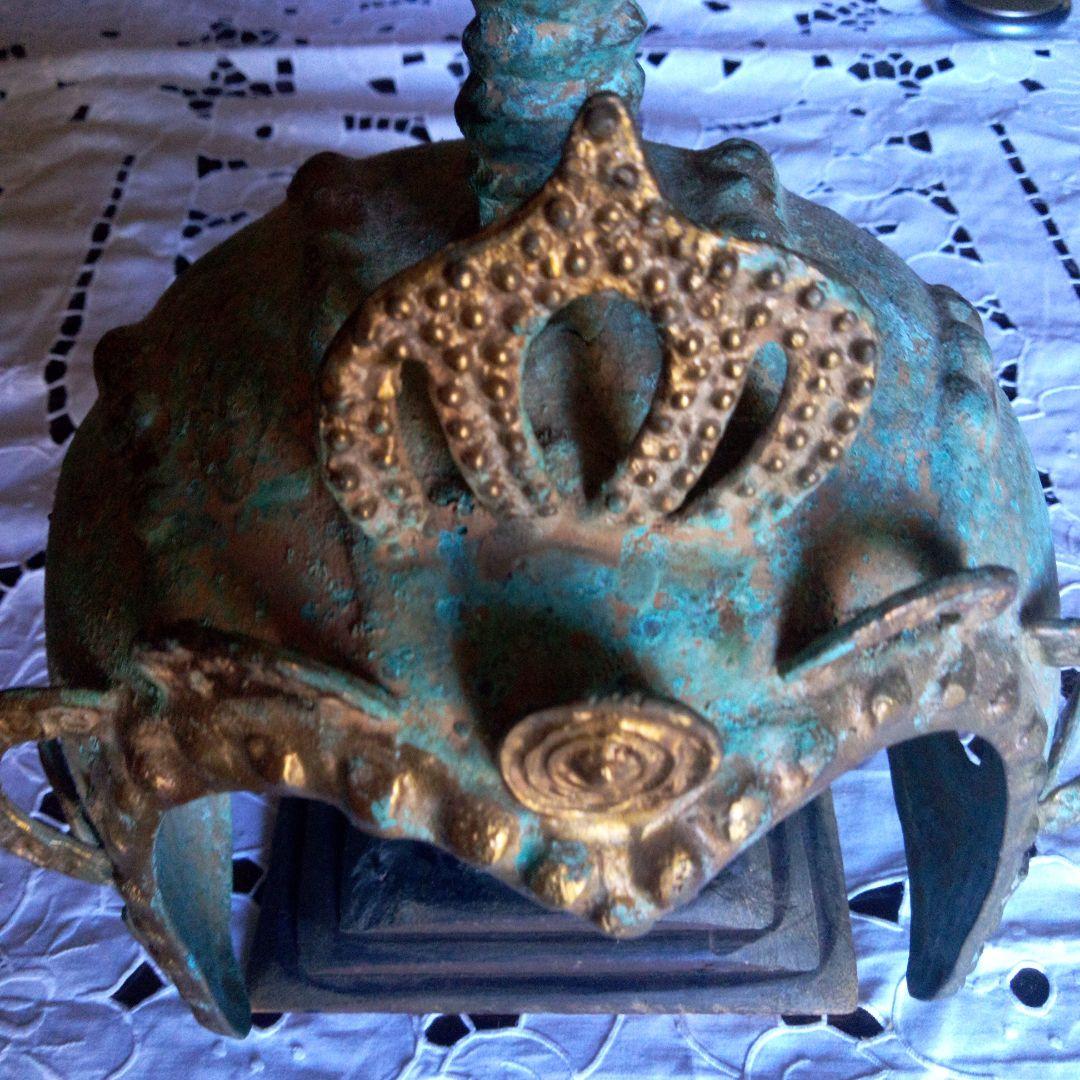 骨董品装飾的な青銅色兜