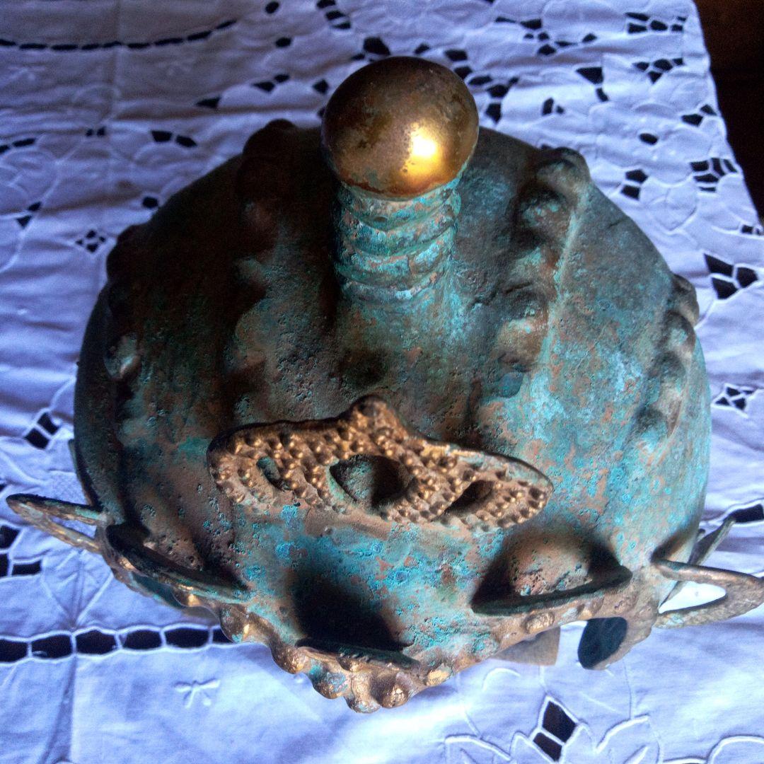 骨董品装飾的な青銅色兜