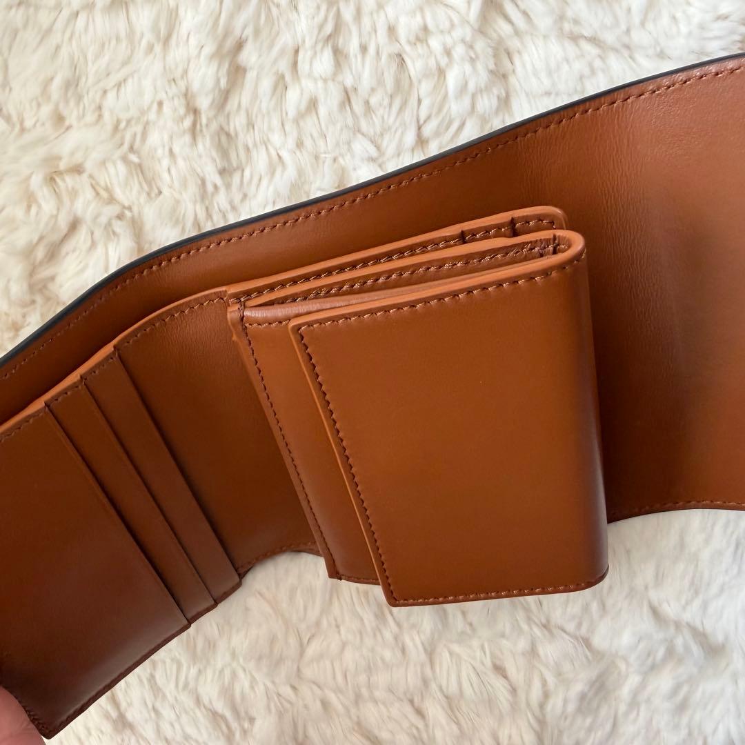 ゆっきぃ CELINE トリオンフ （TAN）タン 三つ折り財布