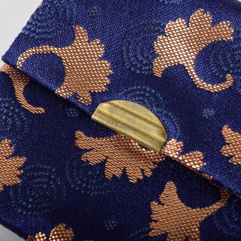 白檀製　釈迦如来・普賢菩薩・文殊菩薩刻　香合佛　仕覆付　共箱　V　R8423