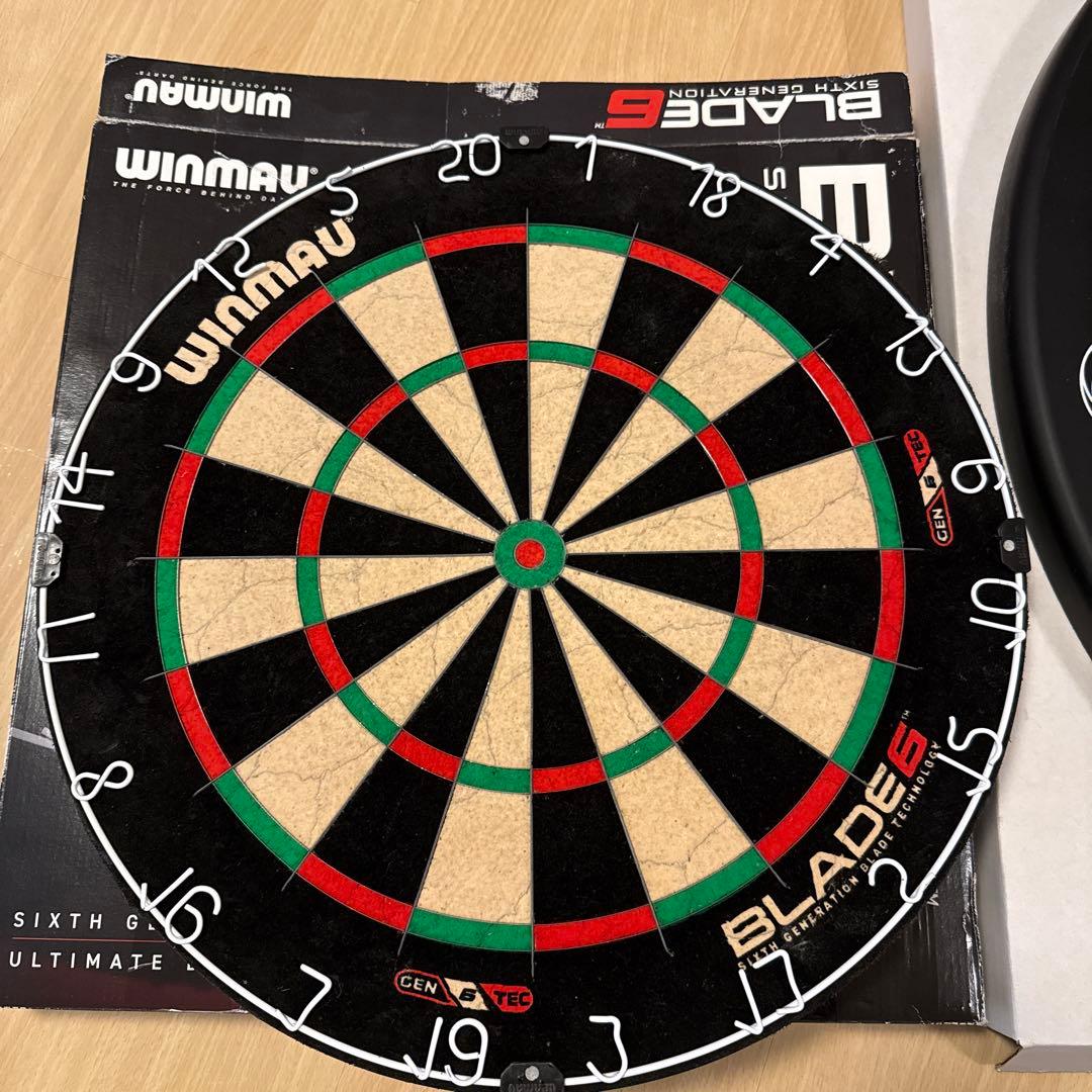 Winmau Blade 6 ダーツボード　サラウンド付き