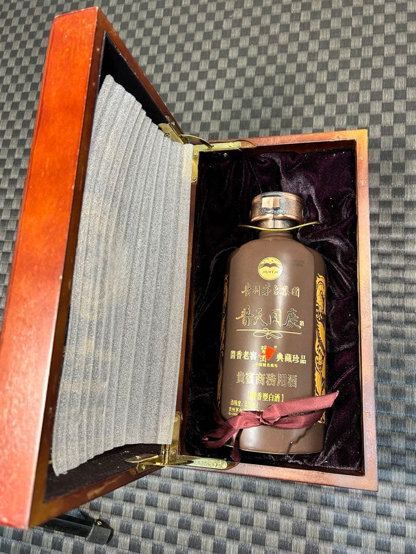 貴州茅台酒 貴賓商務用酒　ギフト500ml 木箱入り 53%