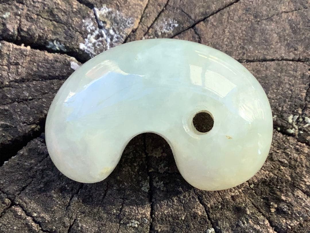 ✳ガラス質のアイスジェイド氷　糸魚川翡翠勾玉　極上高品質‼️ 鑑別書付の希少品を