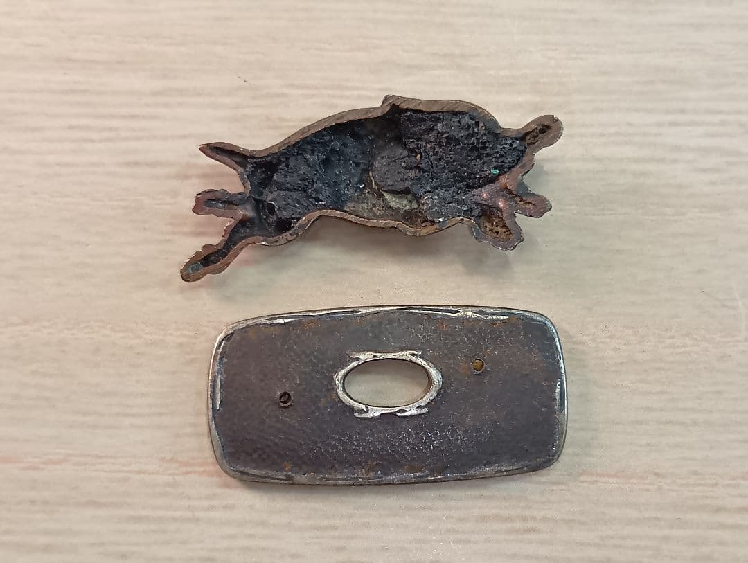 煙草入れ／超絶技巧前金具／猪／在銘あり