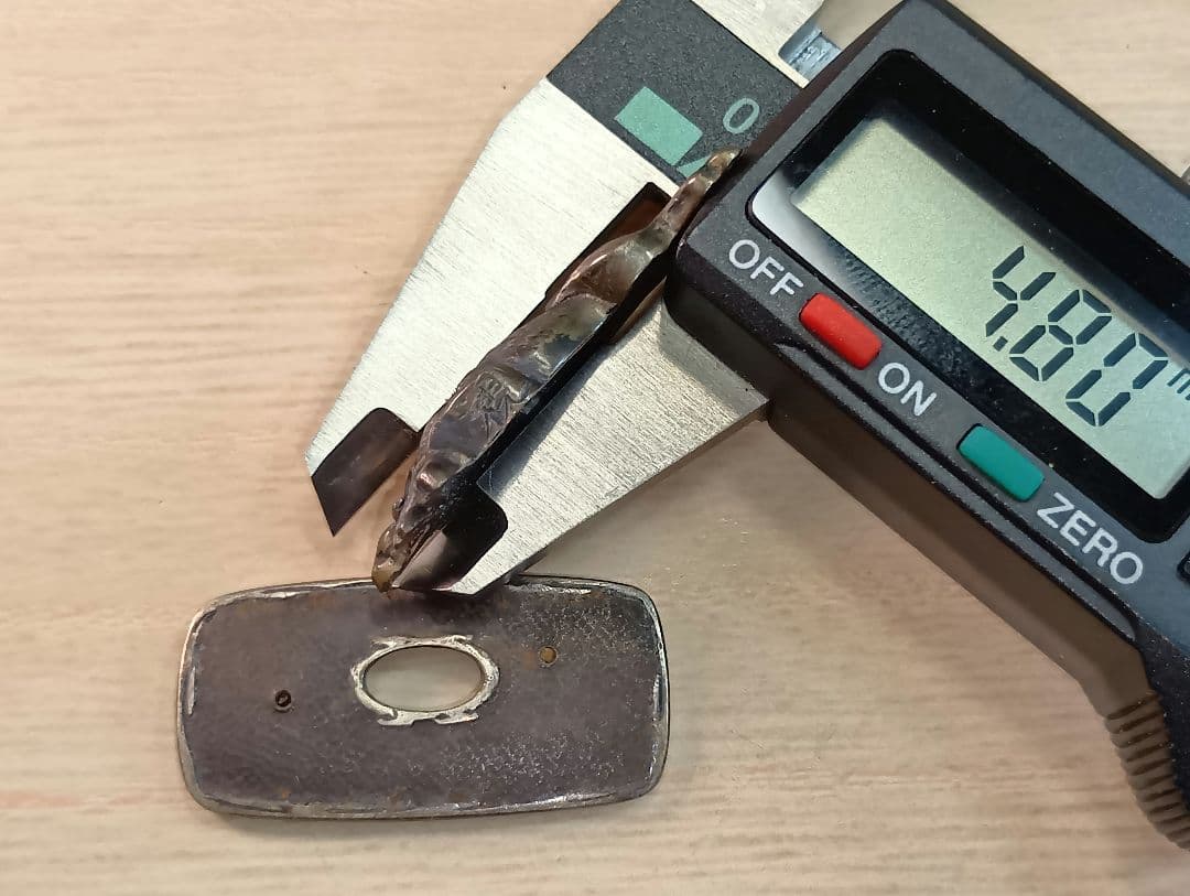 煙草入れ／超絶技巧前金具／猪／在銘あり